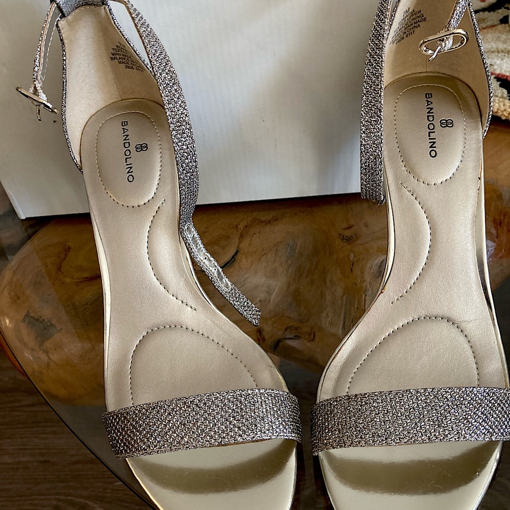 Bandolino ladies heals size 7M.